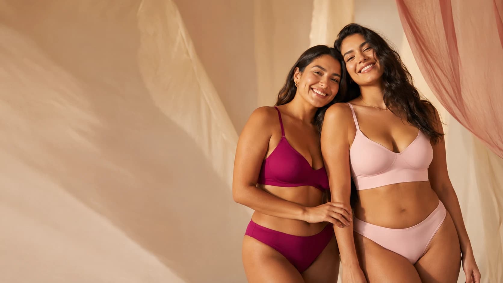 Mujeres luciendo conjuntos de lencería Bésate